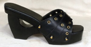 cubic wooden heel square clog black