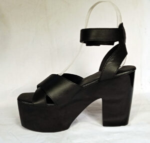 Wooden heel shoes