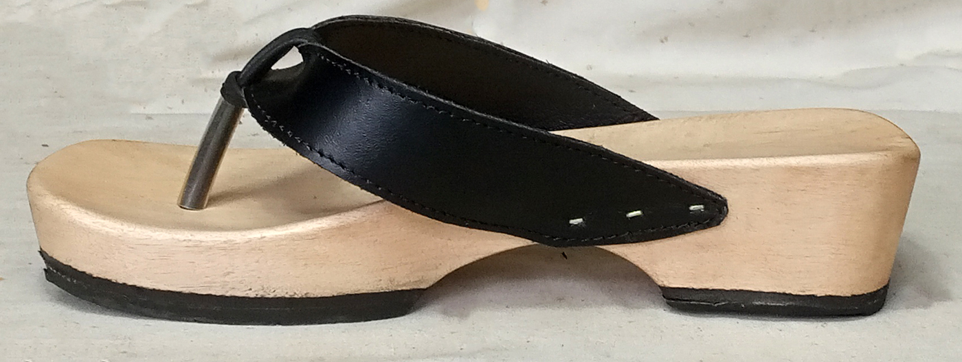 sandal orthopedic ergonomic made of wood, for those working long hours on their feet
