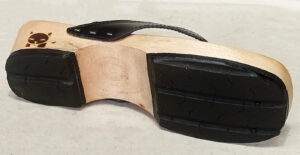 sustainable sandal orthopedic made of wood and recycles tires